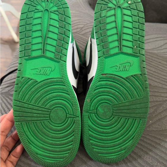 Nike Air Jordan 1 Retro High OG Lucky Green size 6Y - Picture 6 of 6